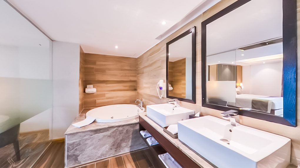 Honeymoon Suite